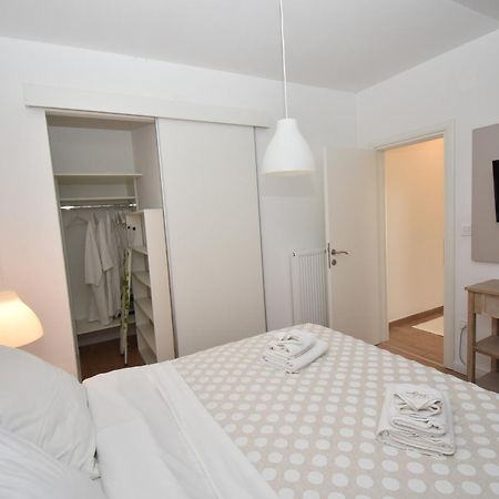 Apartmani Julija Vodice Esterno foto