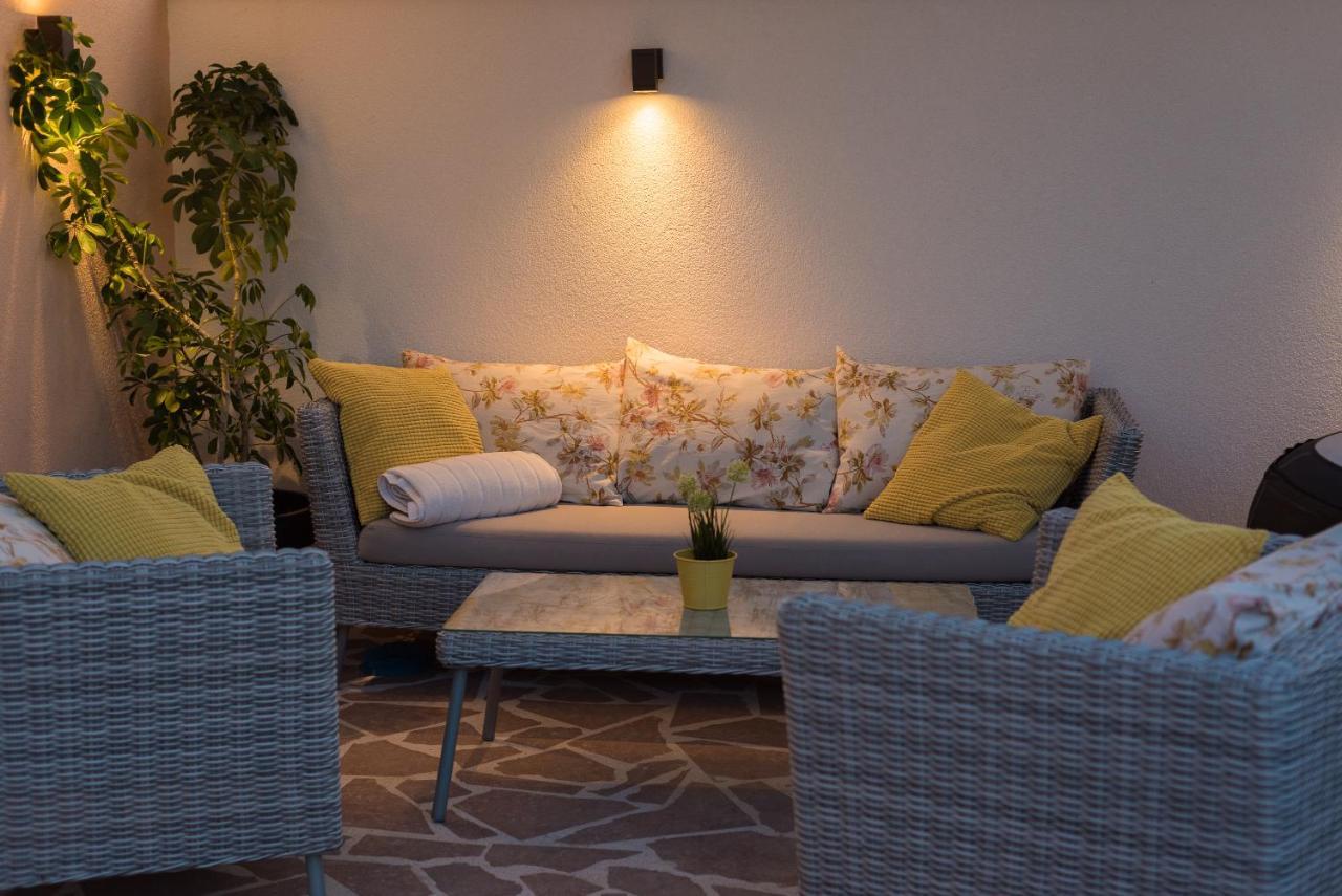 Apartmani Julija Vodice Esterno foto