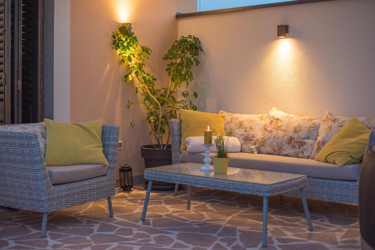 Apartmani Julija Vodice Esterno foto
