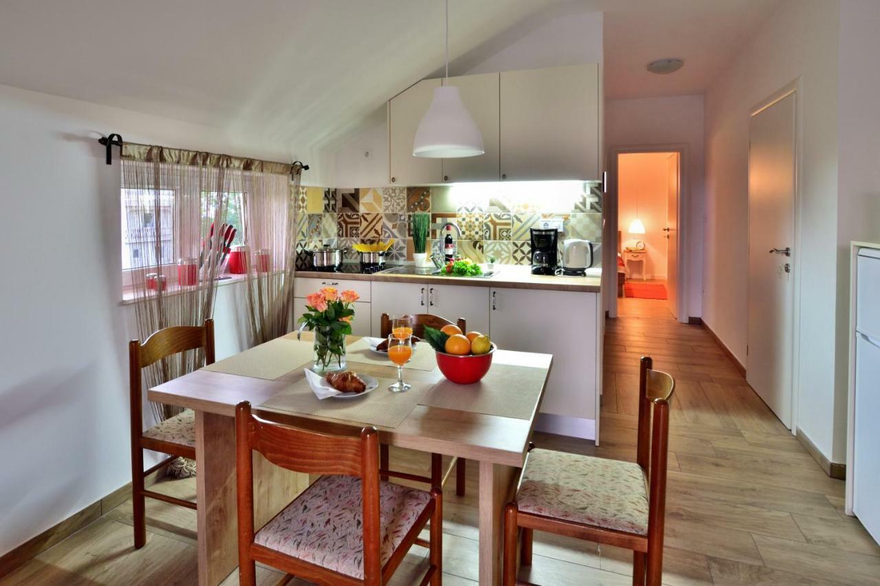 Apartmani Julija Vodice Esterno foto