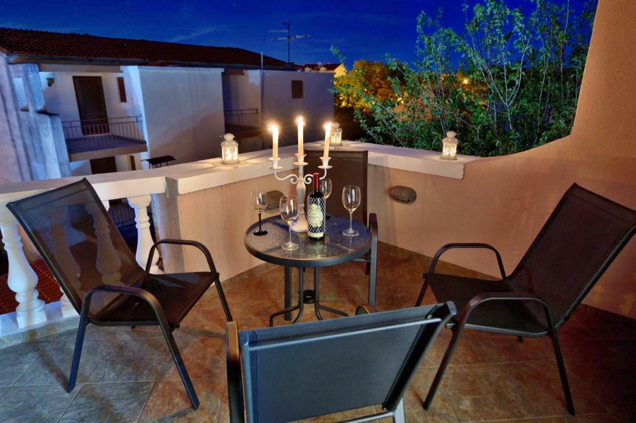 Apartmani Julija Vodice Esterno foto