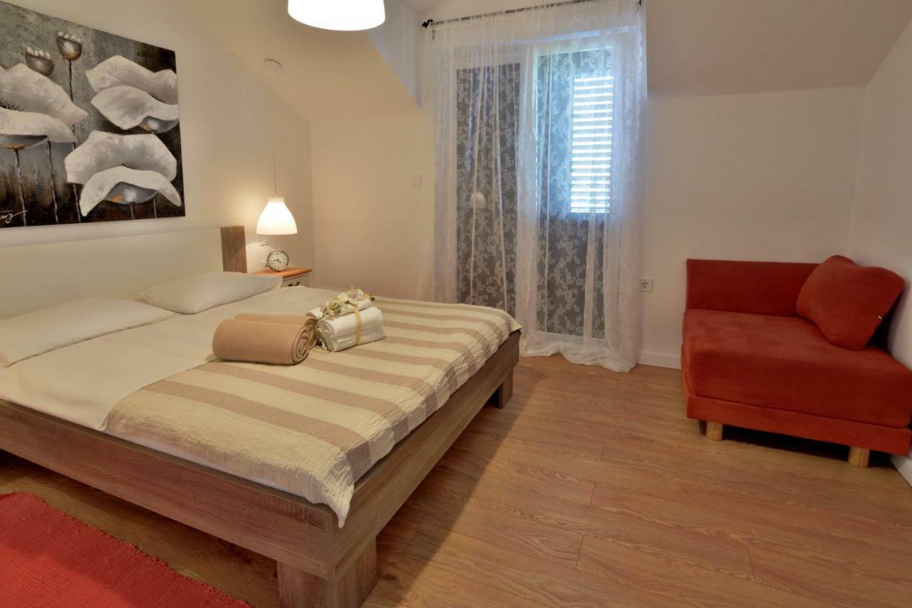 Apartmani Julija Vodice Esterno foto
