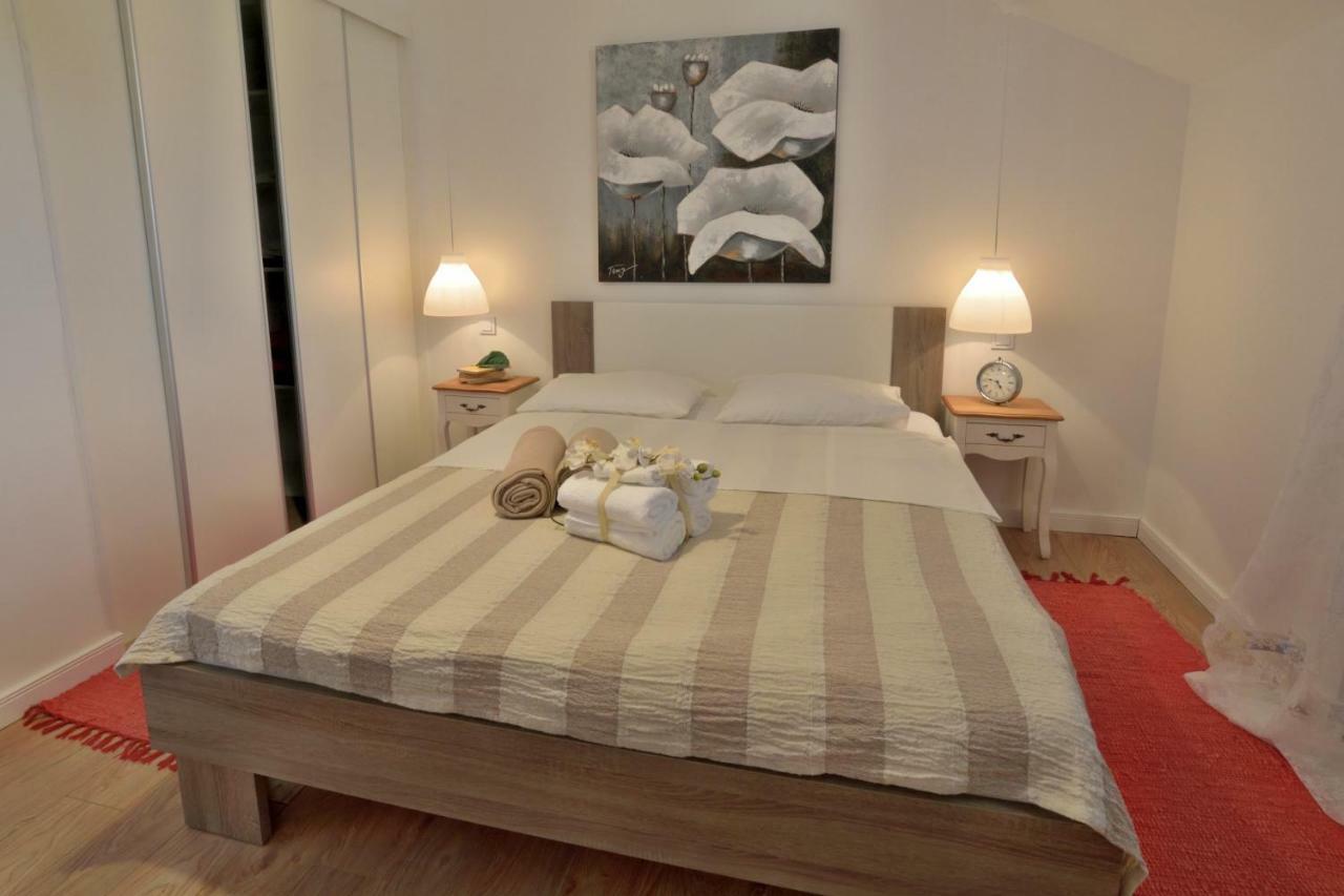 Apartmani Julija Vodice Esterno foto