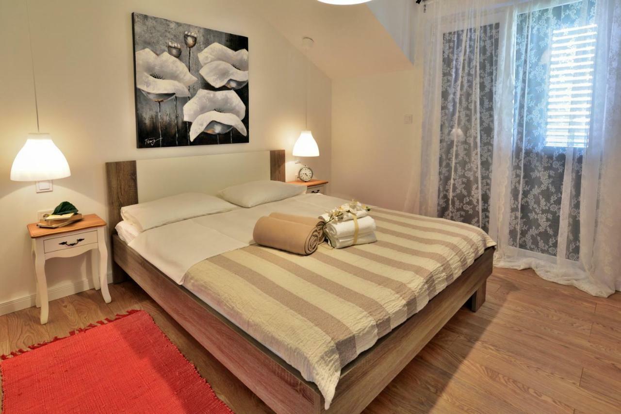 Apartmani Julija Vodice Esterno foto