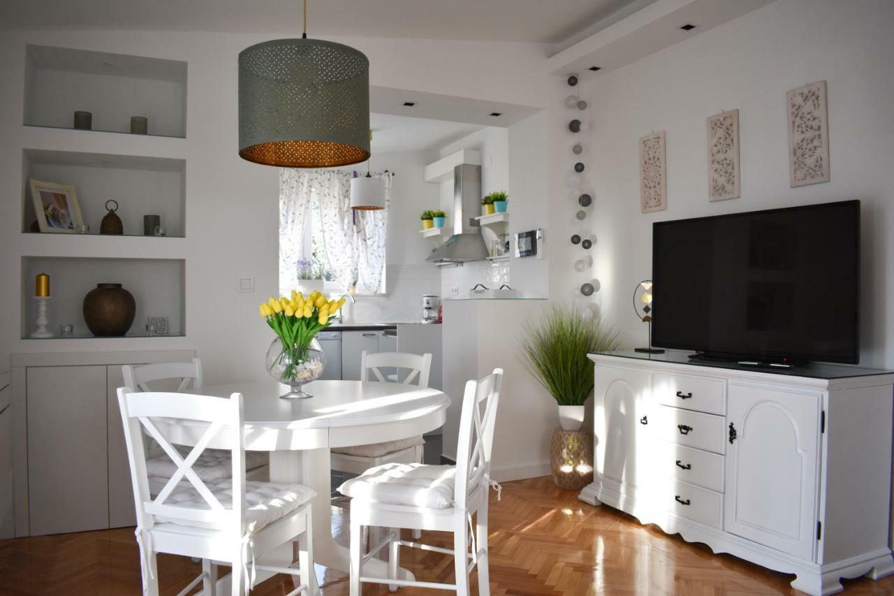 Apartmani Julija Vodice Esterno foto