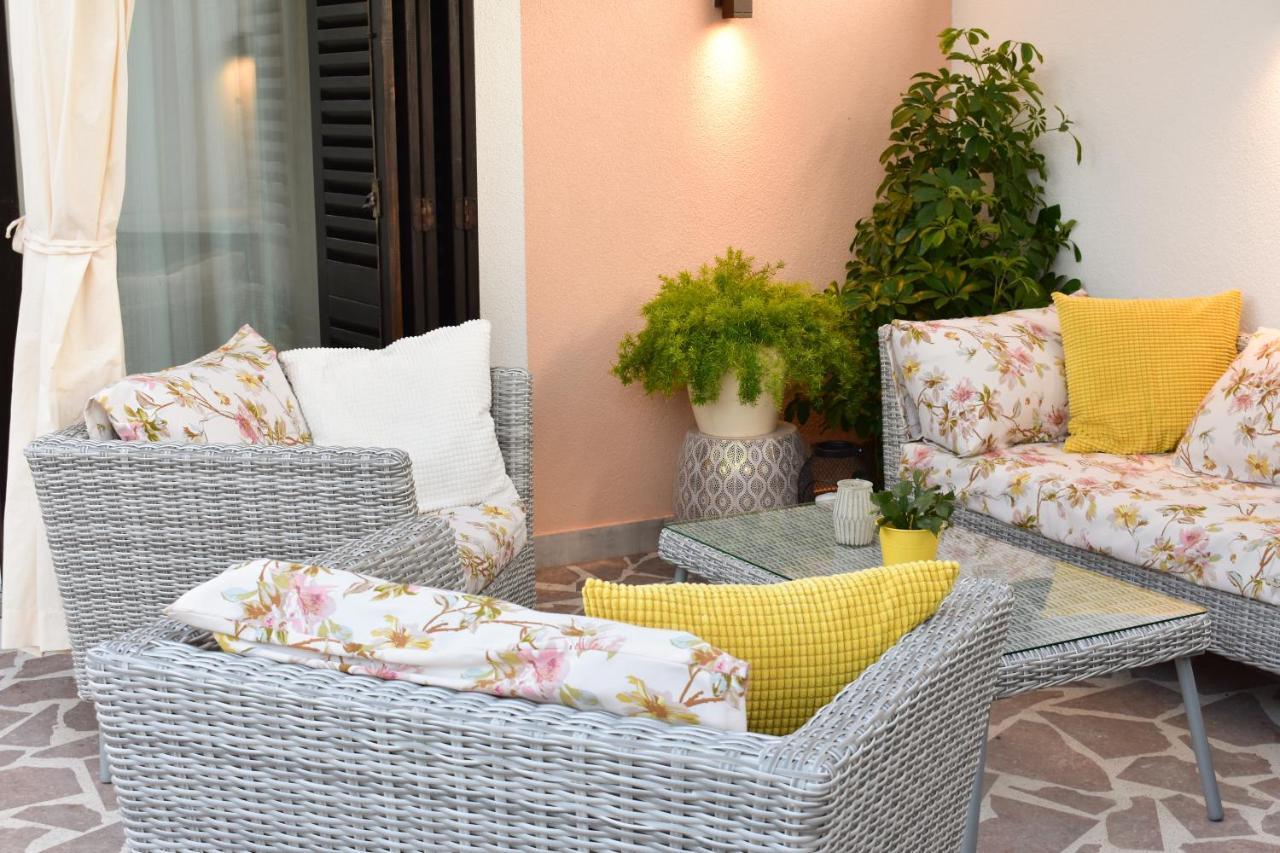 Apartmani Julija Vodice Esterno foto